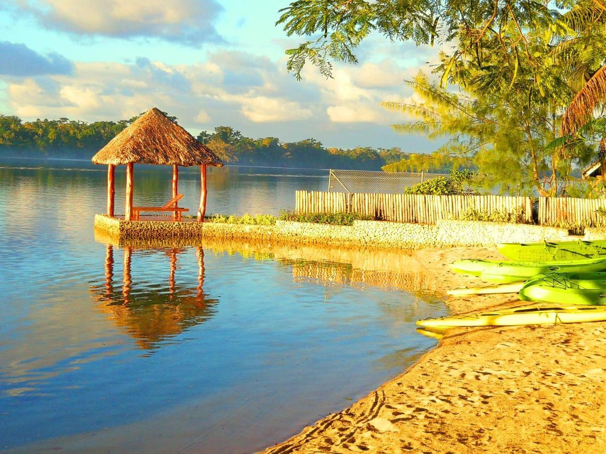 Poppy'S On The Lagoon Port Vila Exteriör bild