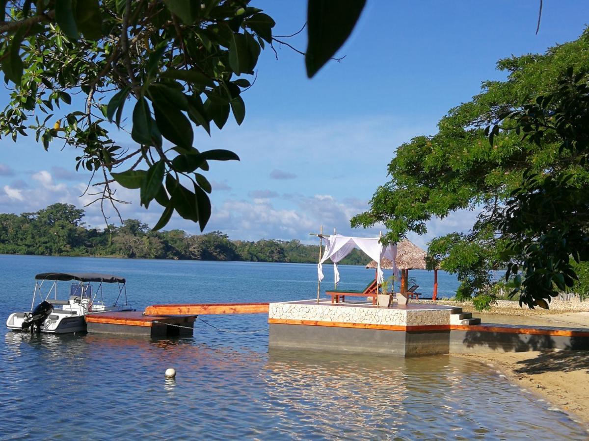 Poppy'S On The Lagoon Port Vila Exteriör bild